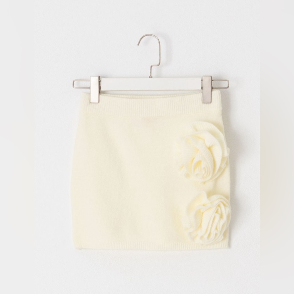 New condition mini knit skirt